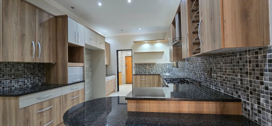 5 Bedroom Property for Sale in Stilfontein Ext 4 North West